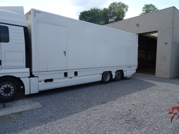 Camion MAN TGX26.400 (2009-731.695 km-VIN:WMA21XZZ7AW137860) - Camion fourgon: photos 4 Camion MAN TGX26.400 (2009-731.695 km-VIN:WMA21XZZ7AW137860) - Camion fourgon: photos 4