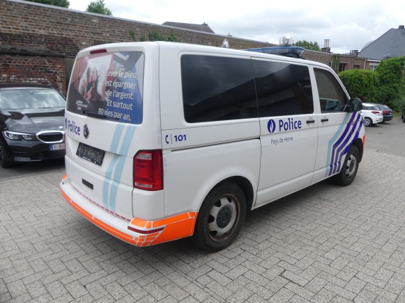 Camionnette, combi de police Volkswagen (2019-243.344 km) - Voiture: photos 3 Camionnette, combi de police Volkswagen (2019-243.344 km) - Voiture: photos 3