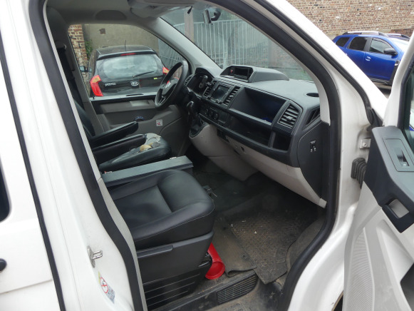 Camionnette, combi de police Volkswagen (2019-243.344 km) - Voiture: photos 5 Camionnette, combi de police Volkswagen (2019-243.344 km) - Voiture: photos 5