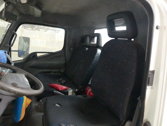 Camionnette tri-benne basculante Mitsubishi Canter (2009-121.930 km) - Camion benne: photos 5 Camionnette tri-benne basculante Mitsubishi Canter (2009-121.930 km) - Camion benne: photos 5