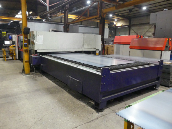 Machine de découpe laser CO² avec refroidisseur et aspiration de fumée Bystronic Bylaser 4400 - Machine à métaux: photos 2 Machine de découpe laser CO² avec refroidisseur et aspiration de fumée Bystronic Bylaser 4400 - Machine à métaux: photos 2