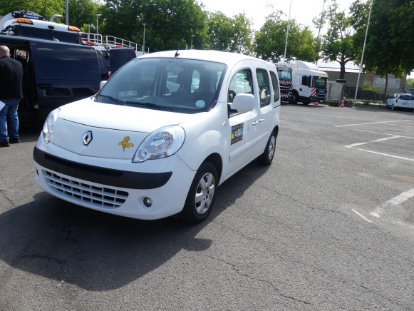REF:62376 - Voiture Renault Kangoo 1.5 D (2011-42.514 km) - SUV: photos 3 REF:62376 - Voiture Renault Kangoo 1.5 D (2011-42.514 km) - SUV: photos 3