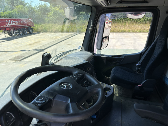 Tracteur routier 4x2 Mercedes Arocs 1845 LS (2014 - 699.681 km) - Tracteur routier: photos 4 Tracteur routier 4x2 Mercedes Arocs 1845 LS (2014 - 699.681 km) - Tracteur routier: photos 4