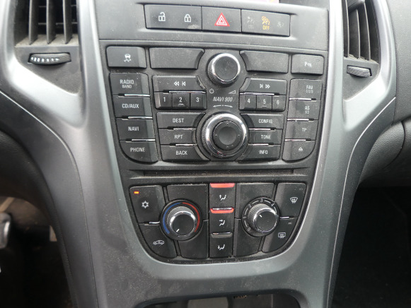Voiture Opel Astra Sport Tourer (2013-314.104 km) - Voiture: photos 5 Voiture Opel Astra Sport Tourer (2013-314.104 km) - Voiture: photos 5
