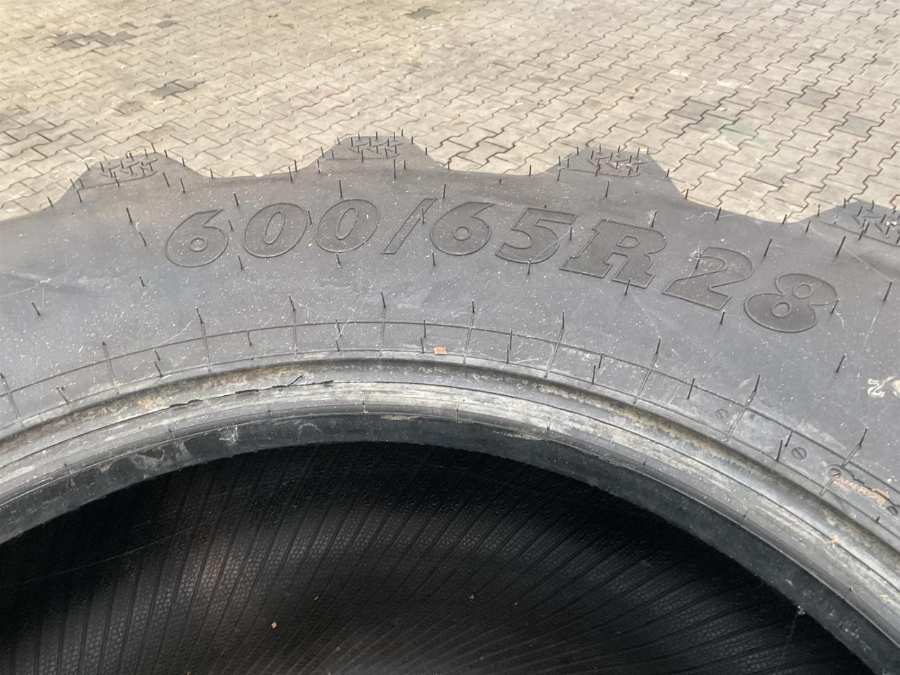 BKT 600/65R28 - Pneu pour Machine agricole: photos 2 BKT 600/65R28 - Pneu pour Machine agricole: photos 2
