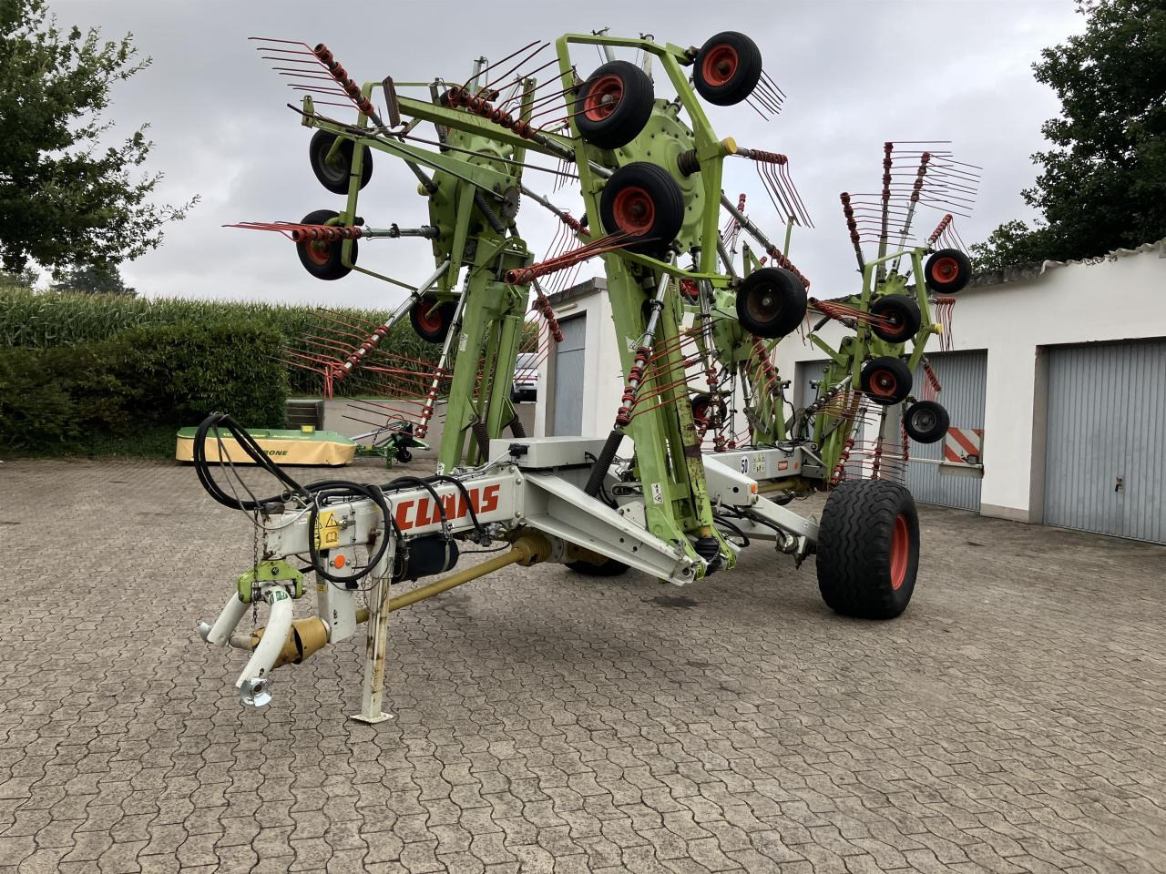 CLAAS Liner 3000 - Faneuse: photos 2 CLAAS Liner 3000 - Faneuse: photos 2
