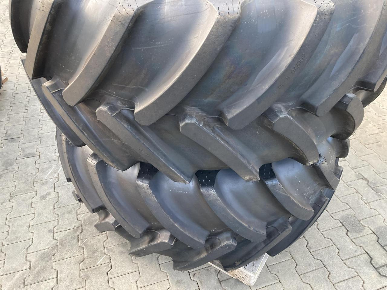 Continental 600/70R30 - Pneu pour Machine agricole: photos 2 Continental 600/70R30 - Pneu pour Machine agricole: photos 2