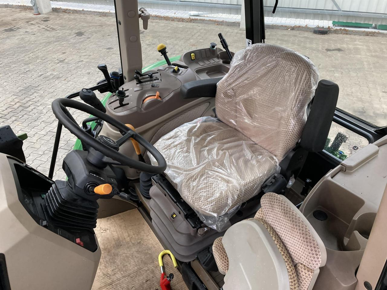 Tracteur agricole John Deere 5090M: photos 11