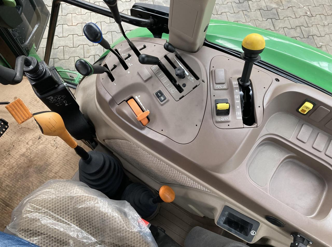 Tracteur agricole John Deere 5090M: photos 12