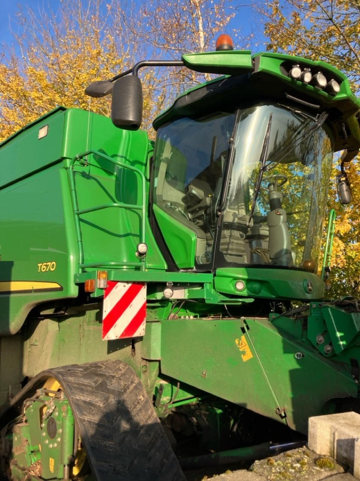 John Deere T 670 - Moissonneuse-batteuse: photos 3 John Deere T 670 - Moissonneuse-batteuse: photos 3