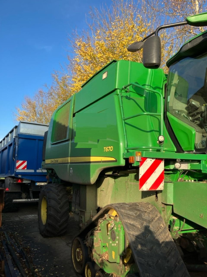 John Deere T 670 - Moissonneuse-batteuse: photos 1 John Deere T 670 - Moissonneuse-batteuse: photos 1