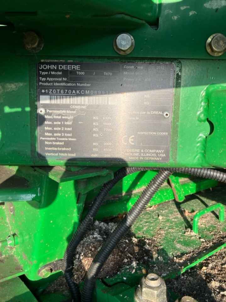 John Deere T 670 - Moissonneuse-batteuse: photos 2 John Deere T 670 - Moissonneuse-batteuse: photos 2