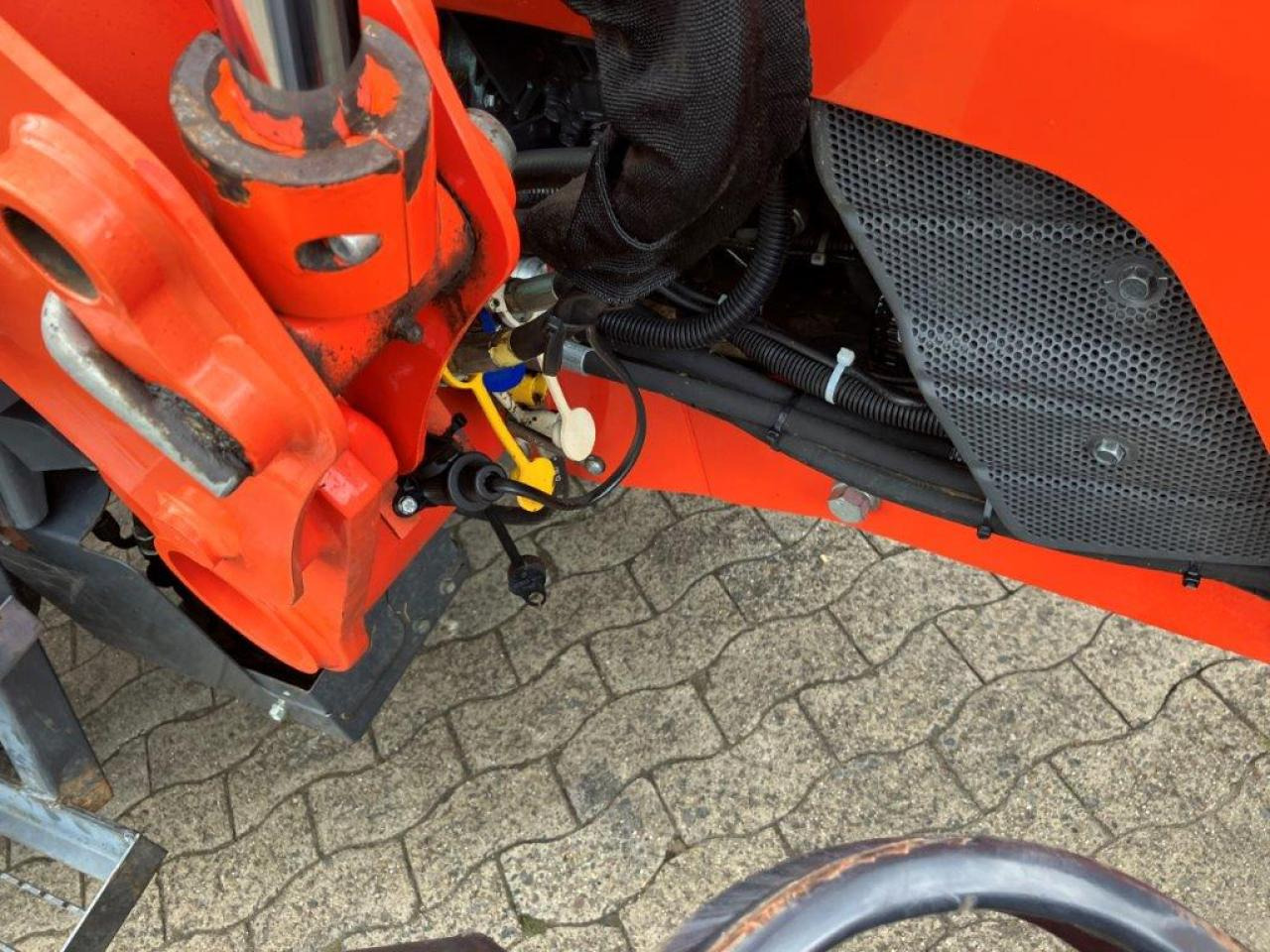 Kubota 7040 Hydro-Shift - Tracteur agricole: photos 4 Kubota 7040 Hydro-Shift - Tracteur agricole: photos 4