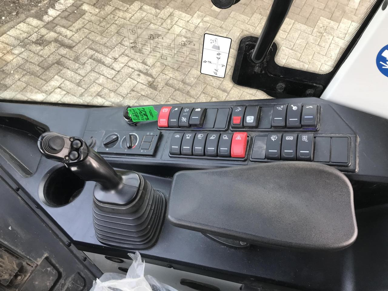 Chargeuse sur pneus Liebherr 506 Compact: photos 12