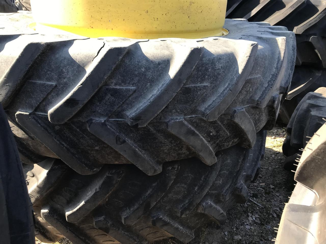 Michelin 520/85R46 - Pneu pour Machine agricole: photos 1 Michelin 520/85R46 - Pneu pour Machine agricole: photos 1