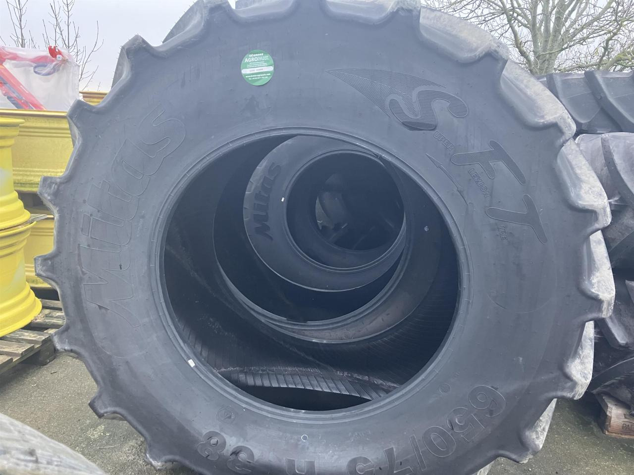 Mitas 650/75R38 - Pneu pour Machine agricole: photos 1 Mitas 650/75R38 - Pneu pour Machine agricole: photos 1
