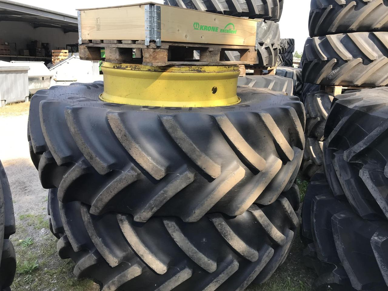 Mitas 680/80R42 - Pneu pour Machine agricole: photos 2 Mitas 680/80R42 - Pneu pour Machine agricole: photos 2