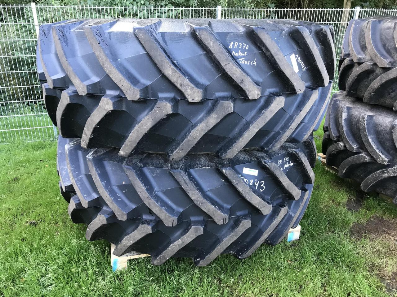 Trelleborg 710/75R42 - Pneu pour Machine agricole: photos 1 Trelleborg 710/75R42 - Pneu pour Machine agricole: photos 1