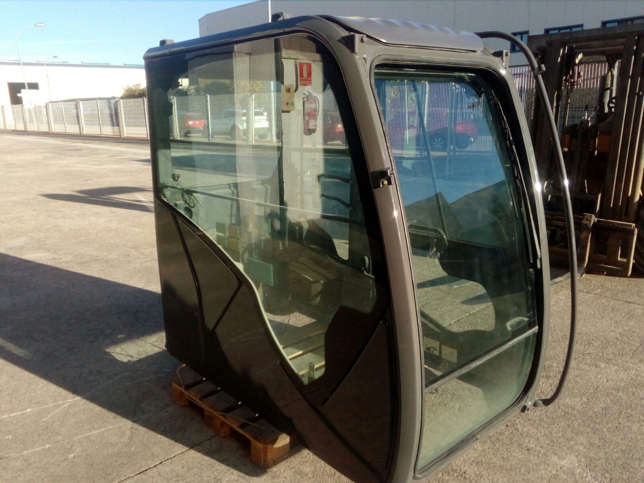 Cab ROPS HITACHI ZX270-3 ZX280-3 4665065 - Cabine pour Engins de chantier: photos 5 Cab ROPS HITACHI ZX270-3 ZX280-3 4665065 - Cabine pour Engins de chantier: photos 5