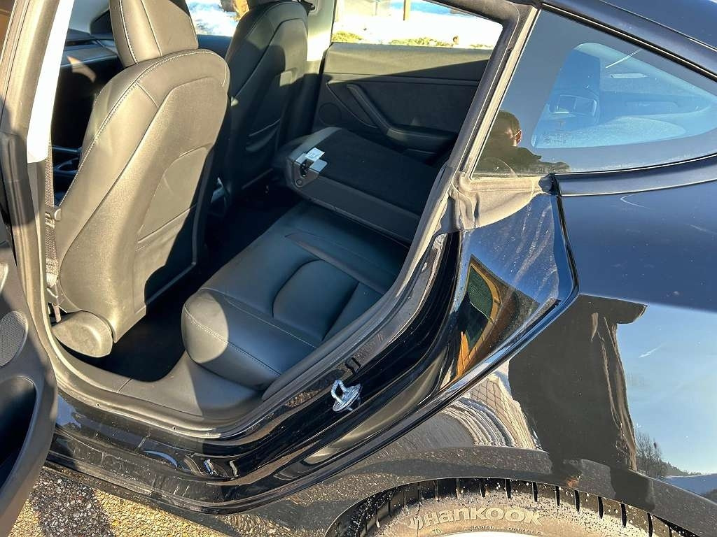 Tesla Model 3 Long Range - Voiture: photos 5 Tesla Model 3 Long Range - Voiture: photos 5