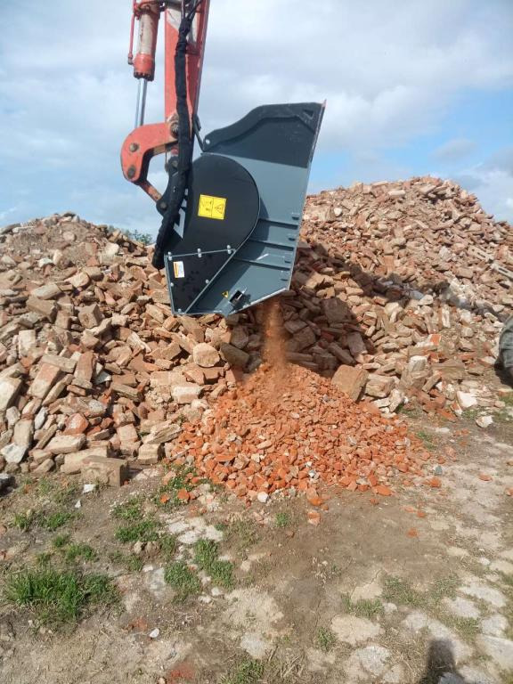 CM Crusher CBF-L 120 Crusher Bucket - Godet pour Mini chargeuse: photos 4 CM Crusher CBF-L 120 Crusher Bucket - Godet pour Mini chargeuse: photos 4