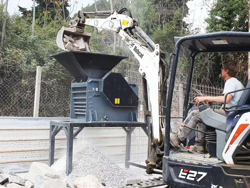 CM Crusher CR 600 Electric jaw crusher - Concasseur mobile: photos 2 CM Crusher CR 600 Electric jaw crusher - Concasseur mobile: photos 2