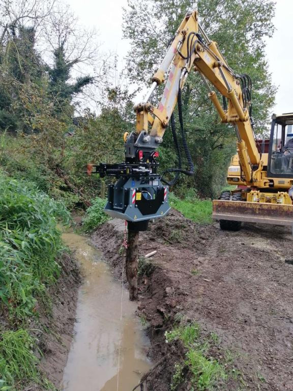 CM Crusher PV 45.80 Pile Driver - Mât de battage pour Mini chargeuse: photos 2 CM Crusher PV 45.80 Pile Driver - Mât de battage pour Mini chargeuse: photos 2