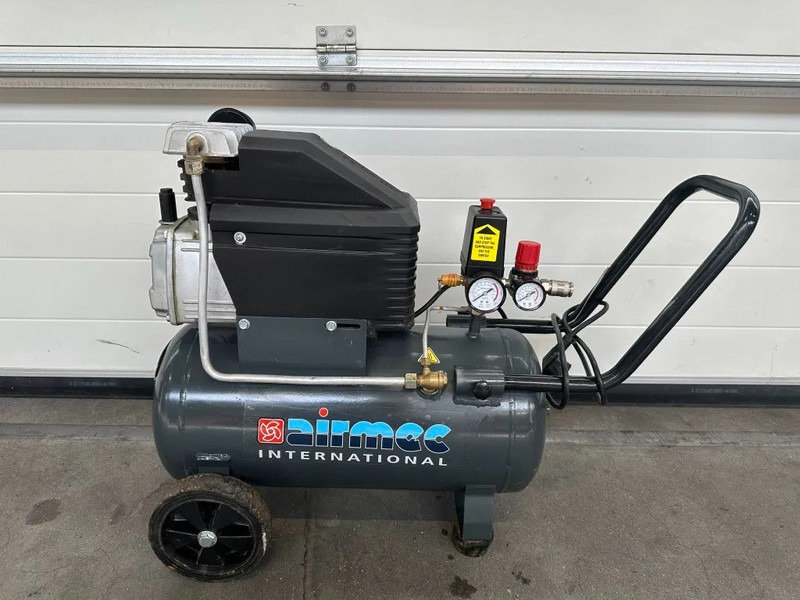 Airmec KA25200 C 2 PK 200 L / min 8 Bar Elektrische Zuigercompressor - Compresseur d'air: photos 1 Airmec KA25200 C 2 PK 200 L / min 8 Bar Elektrische Zuigercompressor - Compresseur d'air: photos 1