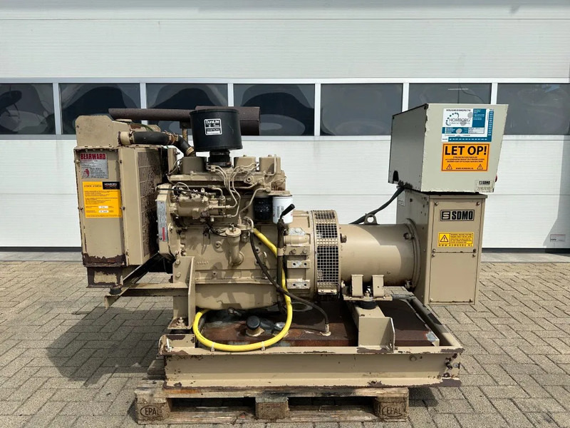 Cummins 4B3.9 SDMO Leroy Somer 40 kVA noodstroom generatorset 476 hours - Groupe électrogène: photos 1 Cummins 4B3.9 SDMO Leroy Somer 40 kVA noodstroom generatorset 476 hours - Groupe électrogène: photos 1