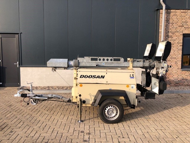 Ingersoll Rand Kubota LT6KA 9 meter light tower generator - Mat d'éclairage: photos 4 Ingersoll Rand Kubota LT6KA 9 meter light tower generator - Mat d'éclairage: photos 4