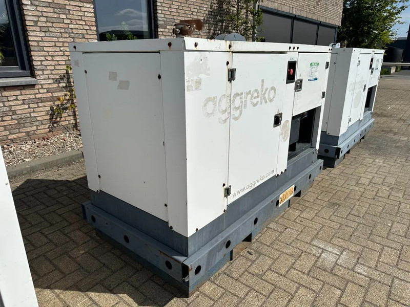 Iveco FPT F32 AM1A Leroy Somer 32 kVA Silent generatorset 129 hours ! - Groupe électrogène: photos 4 Iveco FPT F32 AM1A Leroy Somer 32 kVA Silent generatorset 129 hours ! - Groupe électrogène: photos 4