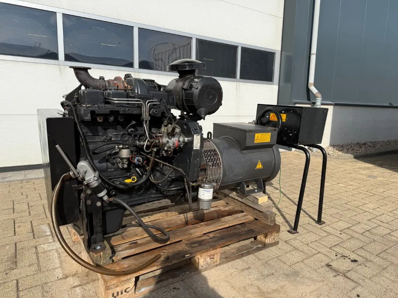 Iveco FPT Himoinsa Mecc Alte Spa 75 kVA generatorset - Groupe électrogène: photos 3 Iveco FPT Himoinsa Mecc Alte Spa 75 kVA generatorset - Groupe électrogène: photos 3