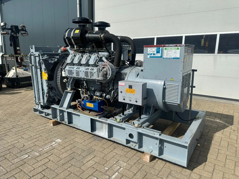 Iveco GE 8281 SRI27 00A71 Mecc Alte Spa 450 kVA generatorset ex Emergency 160 hours - Groupe électrogène: photos 2 Iveco GE 8281 SRI27 00A71 Mecc Alte Spa 450 kVA generatorset ex Emergency 160 hours - Groupe électrogène: photos 2