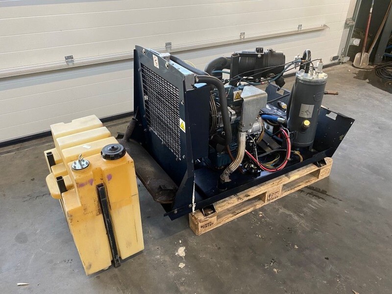 Kubota D1105 Sullair 15.5 kW 7 bar diesel schroefcompressor - Compresseur d'air: photos 2 Kubota D1105 Sullair 15.5 kW 7 bar diesel schroefcompressor - Compresseur d'air: photos 2