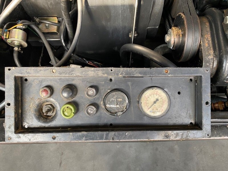 Kubota D1105 Sullair 15.5 kW 7 bar diesel schroefcompressor met nakoeler - Compresseur d'air: photos 5 Kubota D1105 Sullair 15.5 kW 7 bar diesel schroefcompressor met nakoeler - Compresseur d'air: photos 5