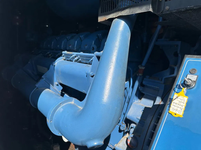 Groupe électrogène SDMO Perkins Leroy Somer 1460 kVA Silent generatorset Powerplant in 40 ft container: photos 18 Groupe électrogène SDMO Perkins Leroy Somer 1460 kVA Silent generatorset Powerplant in 40 ft container: photos 18