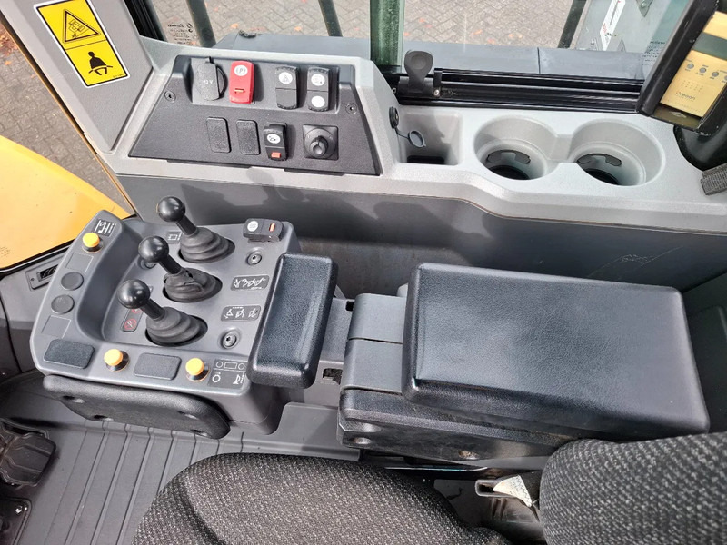 Chargeuse sur pneus Caterpillar 966M: photos 10 Chargeuse sur pneus Caterpillar 966M: photos 10