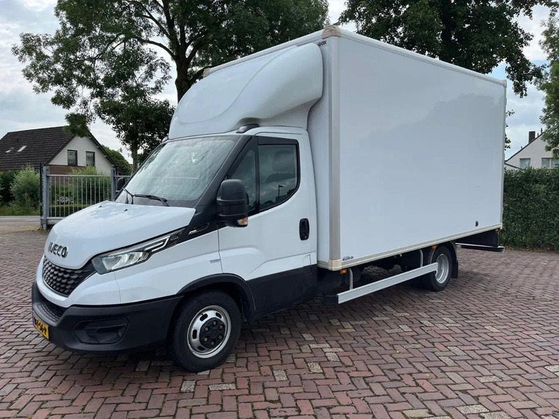 Iveco Daily 35C16 Achterdeuren nieuwe motor +distributieriem bij 253480 KM op 02-05-2024 - Fourgon grand volume, Utilitaire double cabine: photos 1 Iveco Daily 35C16 Achterdeuren nieuwe motor +distributieriem bij 253480 KM op 02-05-2024 - Fourgon grand volume, Utilitaire double cabine: photos 1