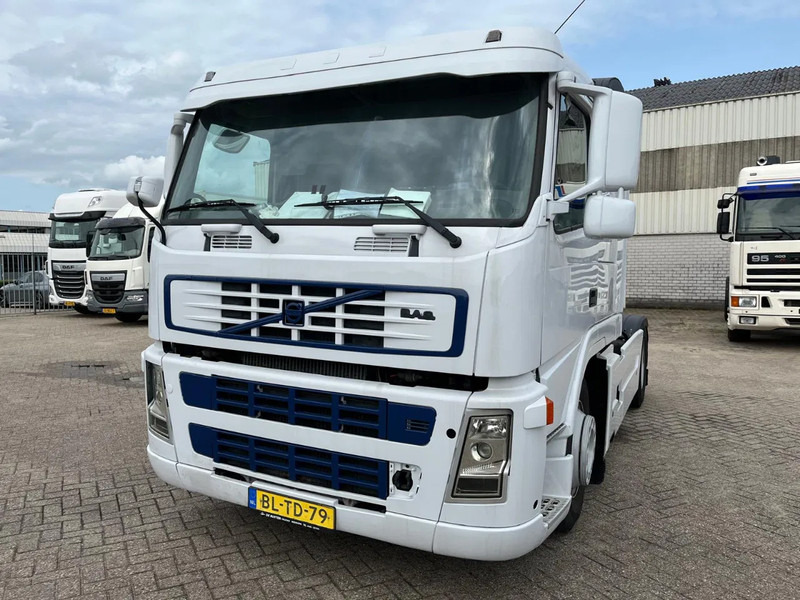 Volvo FM 9 MOTOR DEFECT (motor start wel maar kan niet rijden) - Tracteur routier: photos 2 Volvo FM 9 MOTOR DEFECT (motor start wel maar kan niet rijden) - Tracteur routier: photos 2
