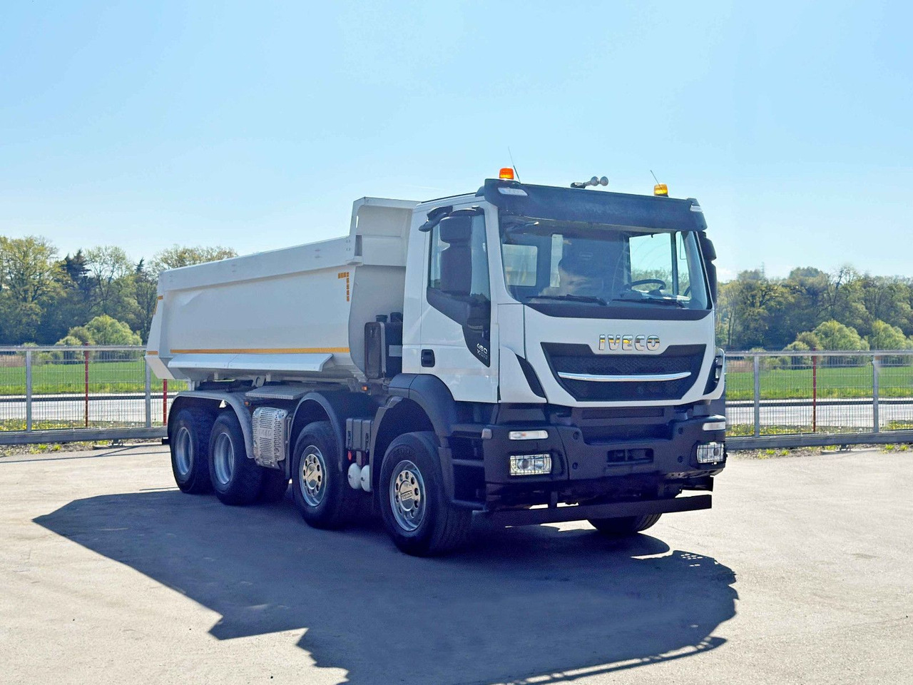 Iveco STRALIS X - WAY 460 * KIPPER * 8x4 * TOPZUSTAND - Camion benne: photos 1 Iveco STRALIS X - WAY 460 * KIPPER * 8x4 * TOPZUSTAND - Camion benne: photos 1