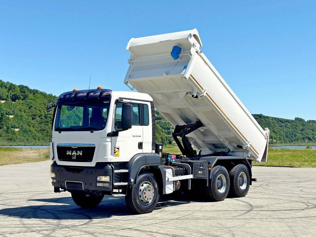 MAN TGS 26.360 Kipper 5,20 m + BORDMATIC / 6x4 - Camion benne, Camion grue: photos 2 MAN TGS 26.360 Kipper 5,20 m + BORDMATIC / 6x4 - Camion benne, Camion grue: photos 2