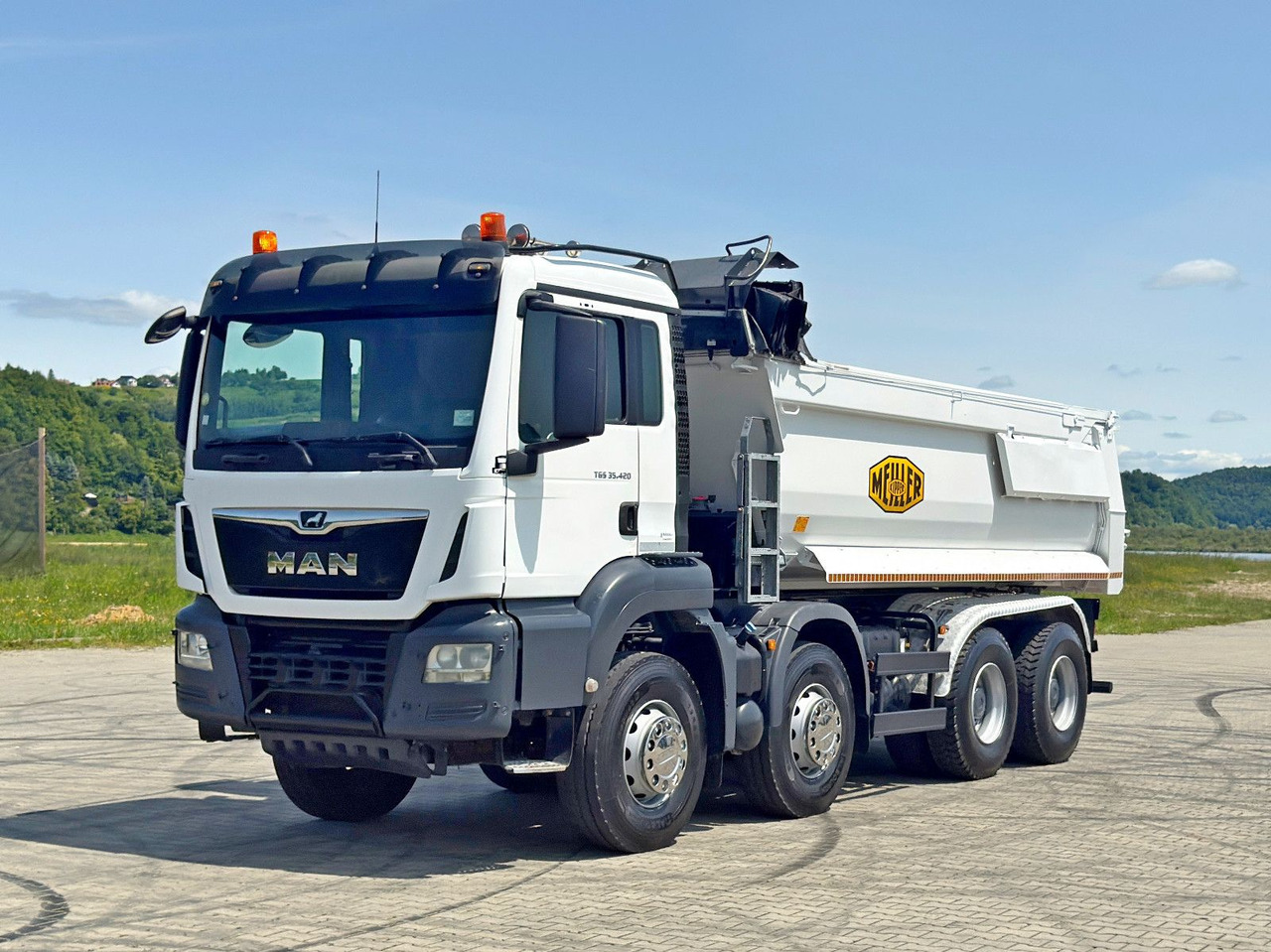 MAN TGS 35.420 KIPPER * 8x4 * TOPZUSTAND - Camion benne: photos 1 MAN TGS 35.420 KIPPER * 8x4 * TOPZUSTAND - Camion benne: photos 1
