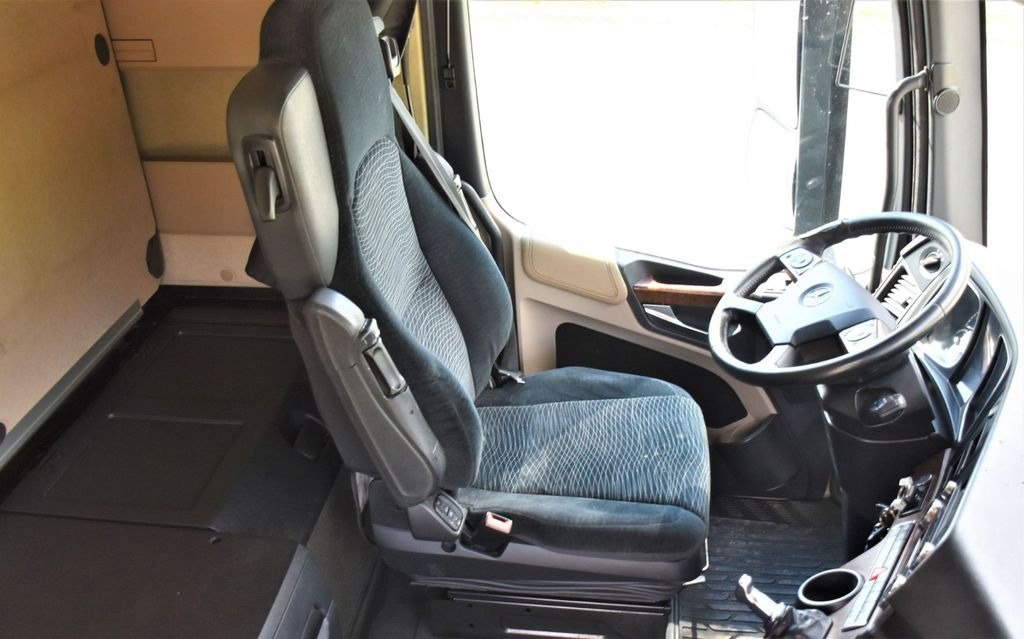 Photo d'intérieur 2: Camion grue, Camion plateau Mercedes-Benz ACTROS 2542 + PK18002-EH C/FUNK + Anhänger! Mercedes-Benz ACTROS 2542 + PK18002-EH C/FUNK + Anhänger! Photo d'intérieur 2: Camion grue, Camion plateau Mercedes-Benz ACTROS 2542 + PK18002-EH C/FUNK + Anhänger! Mercedes-Benz ACTROS 2542 + PK18002-EH C/FUNK + Anhänger!