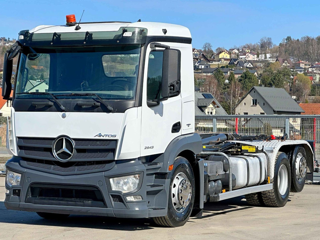Mercedes-Benz ANTOS 2543 Abrollkipper * Top Zustand! - Camion ampliroll: photos 4 Mercedes-Benz ANTOS 2543 Abrollkipper * Top Zustand! - Camion ampliroll: photos 4