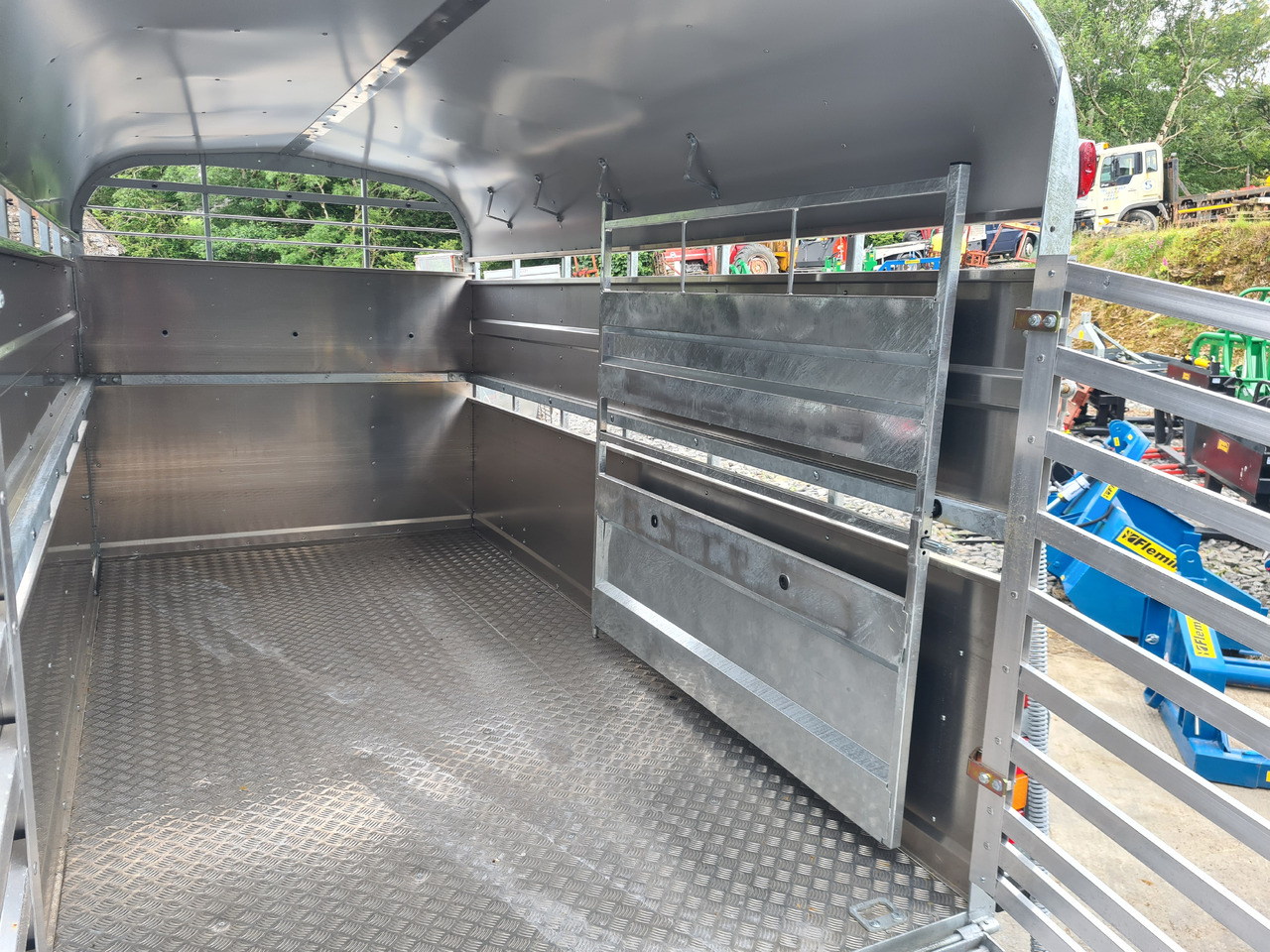 12 x 6 Nugent Livestock Trailer - Remorque bétaillère: photos 3 12 x 6 Nugent Livestock Trailer - Remorque bétaillère: photos 3