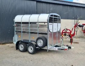 8 x 5 Nugent Livestock Trailer - Remorque bétaillère: photos 1 8 x 5 Nugent Livestock Trailer - Remorque bétaillère: photos 1