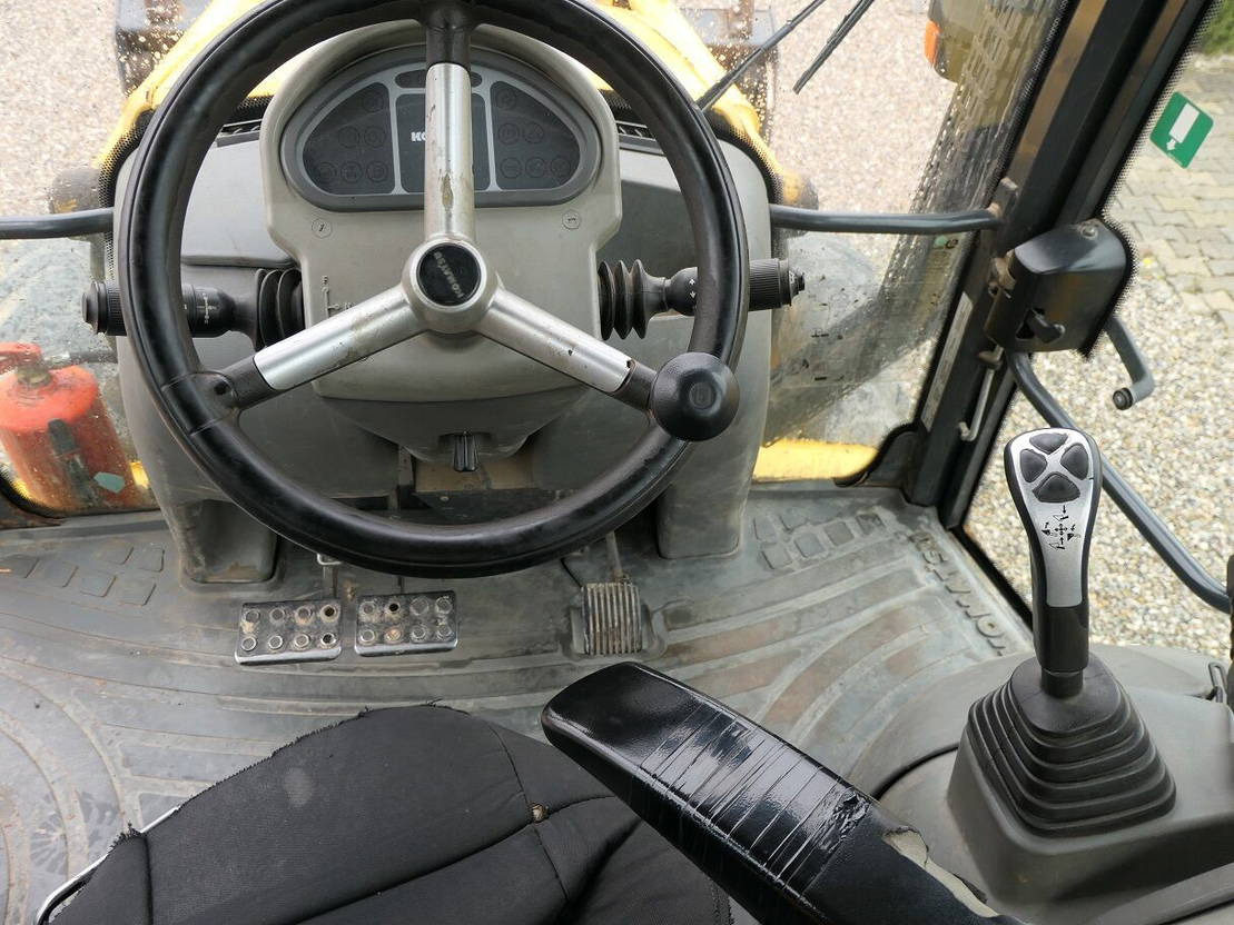 Tractopelle Komatsu WB 97-5: photos 9