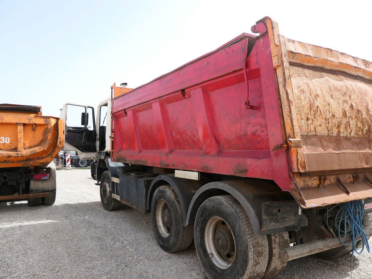 MAN TGA 33 33.364 AK - Camion benne: photos 5 MAN TGA 33 33.364 AK - Camion benne: photos 5