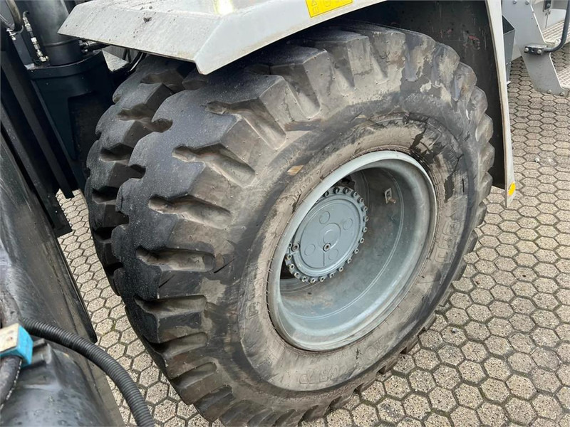 Kalmar DCG100-45ED7 - Chariot porte-conteneur: photos 4 Kalmar DCG100-45ED7 - Chariot porte-conteneur: photos 4