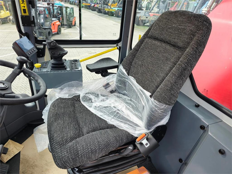 Kalmar DRU450-62S5 - Reach stacker: photos 4 Kalmar DRU450-62S5 - Reach stacker: photos 4